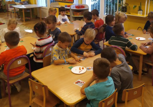 dzieci lepią