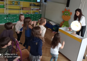 teatr chodzi mucha po globusie