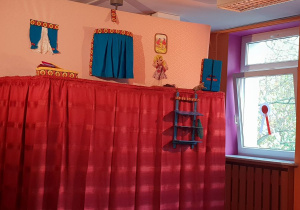 Lalka szmacianka wita dzieci
