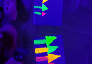 Fluorescencyjne prace dzieci z IV oddziału